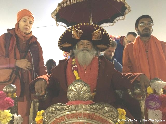 Vishwaguruji at the Royal Bath in Prayagraj Kumbha Mela 